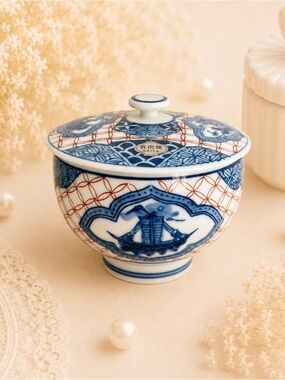 Japanese Arita Hizen Porcelain Covered Rice Bowl